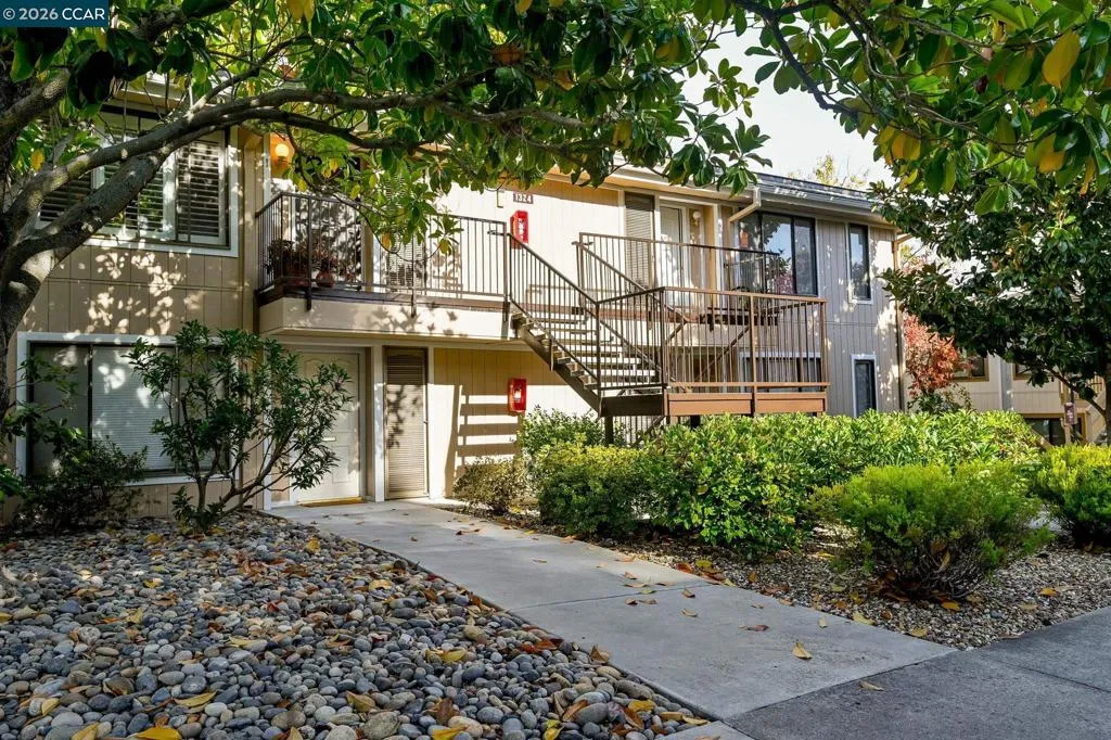 1324 Singingwood Court  home-pic-3