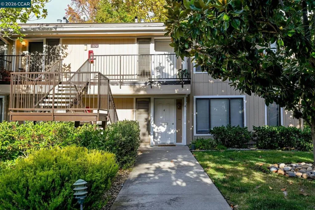 1324 Singingwood Court  home-pic-2