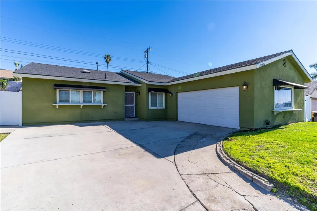 5443 Golondrina Drive, San Bernardino, California 92404 home-pic-5