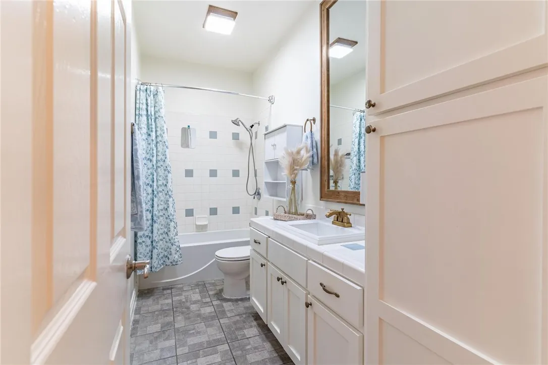 5443 Golondrina Drive, San Bernardino, California 92404 home-pic-14