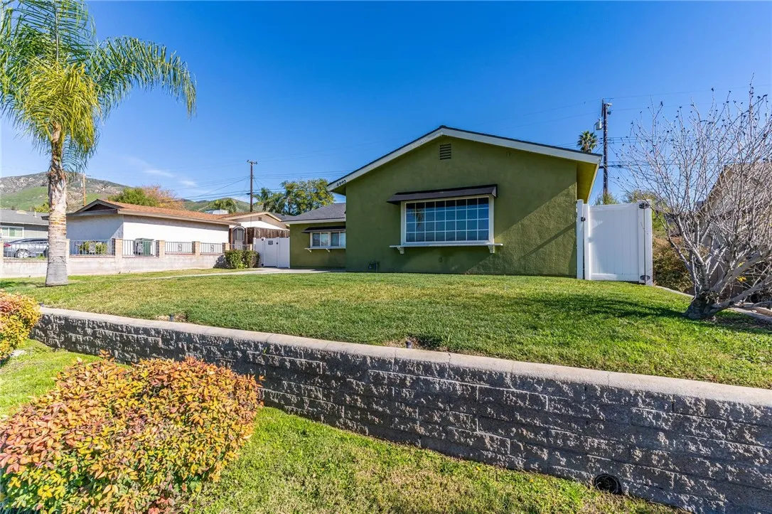 5443 Golondrina Drive, San Bernardino, California 92404 home-pic-2