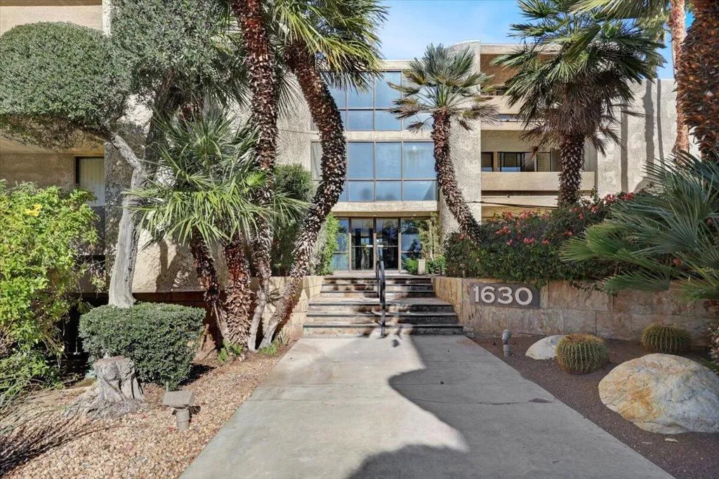 1630 S La Reina Way 1c, Palm Springs, California 92264 home-pic-1