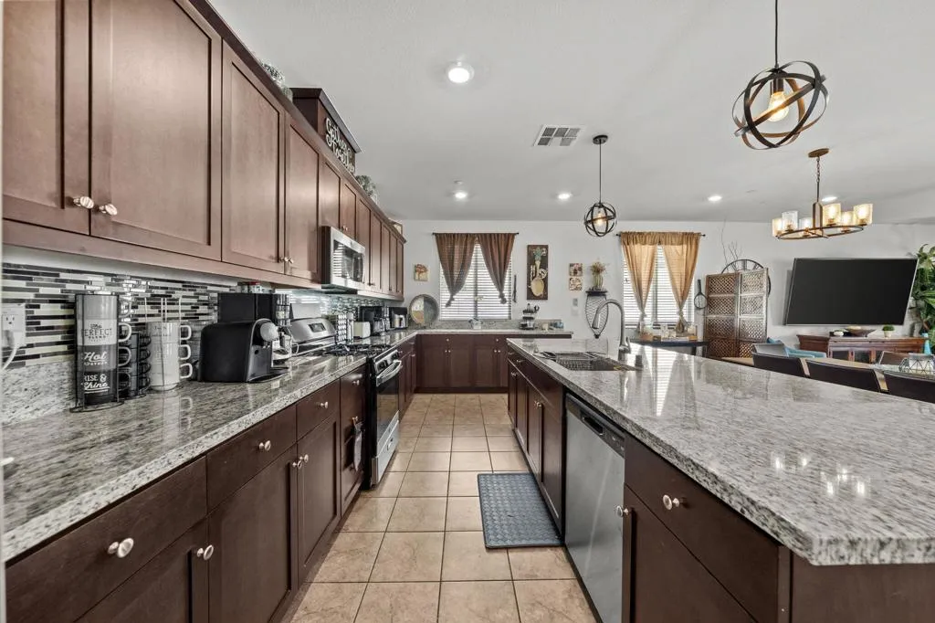 11548 Sky Pointe Drive, Desert Hot Springs, California 92240 home-pic-6