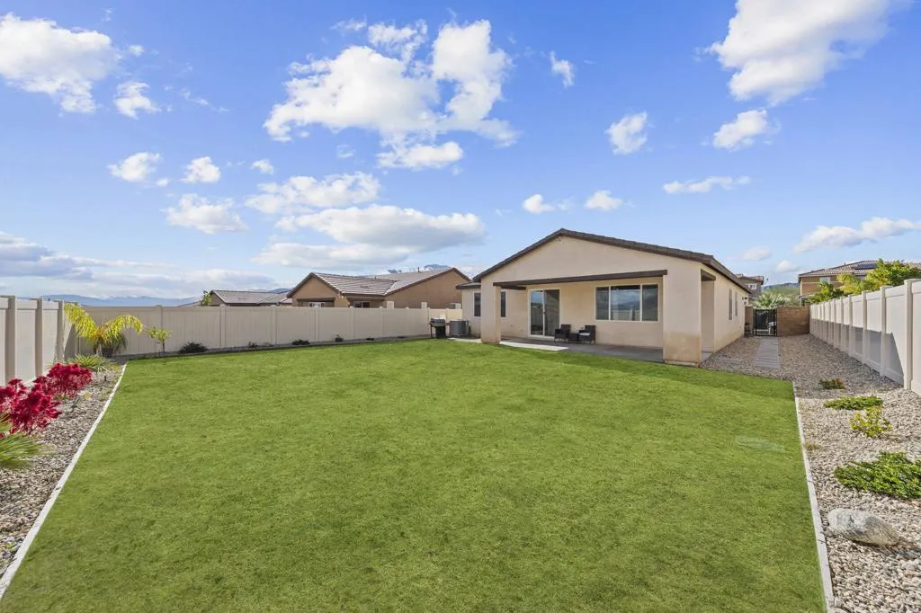 11548 Sky Pointe Drive, Desert Hot Springs, California 92240 home-pic-18
