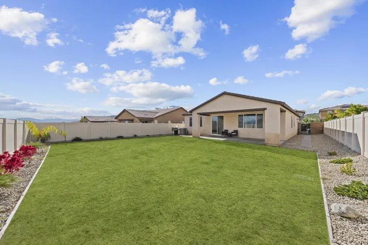 25-web-or-mls-11548-sky-pointe-dr