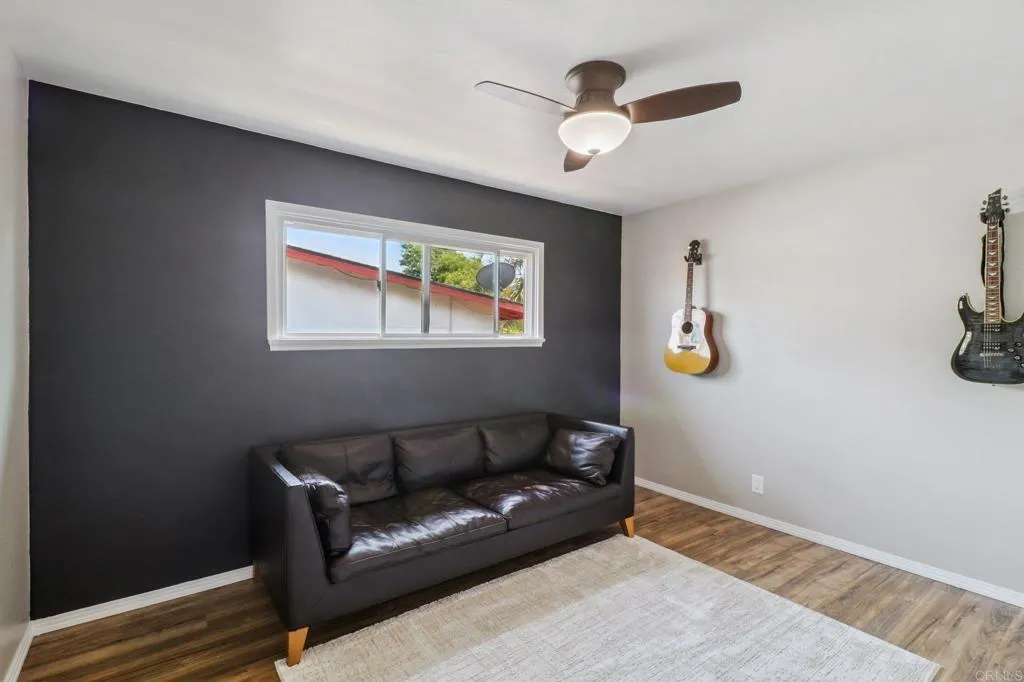 915 Crest View Dr, Vista, California 92081 home-pic-16