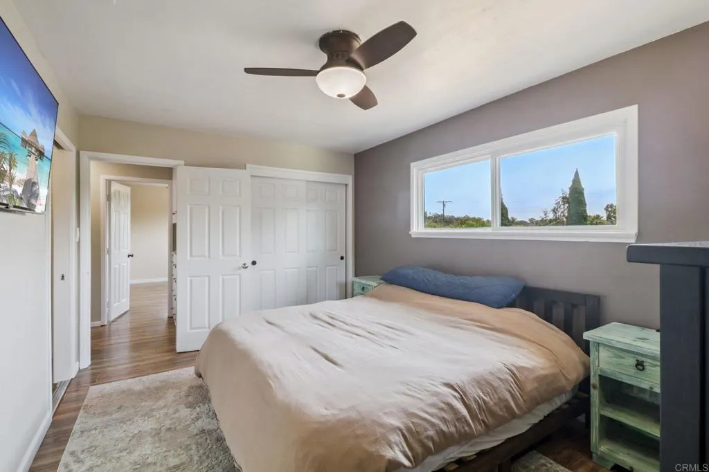 915 Crest View Dr, Vista, California 92081 home-pic-23