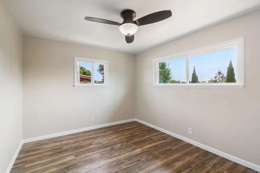 915 Crest View Dr, Vista, California 92081 home-pic-19