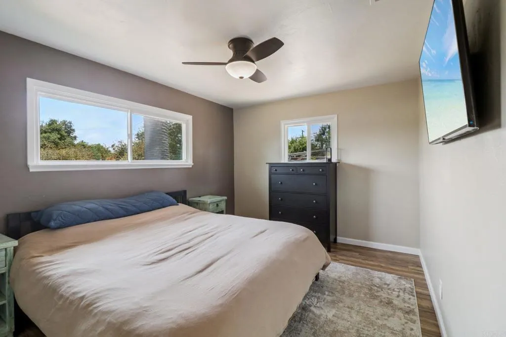 915 Crest View Dr, Vista, California 92081 home-pic-22