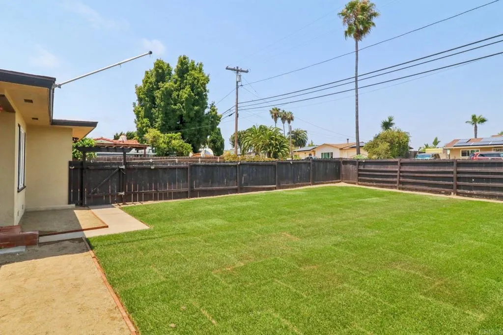 915 Crest View Dr, Vista, California 92081 home-pic-31