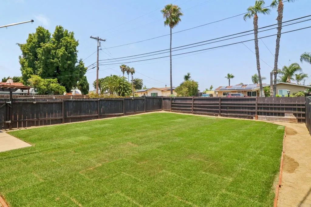 915 Crest View Dr, Vista, California 92081 home-pic-32