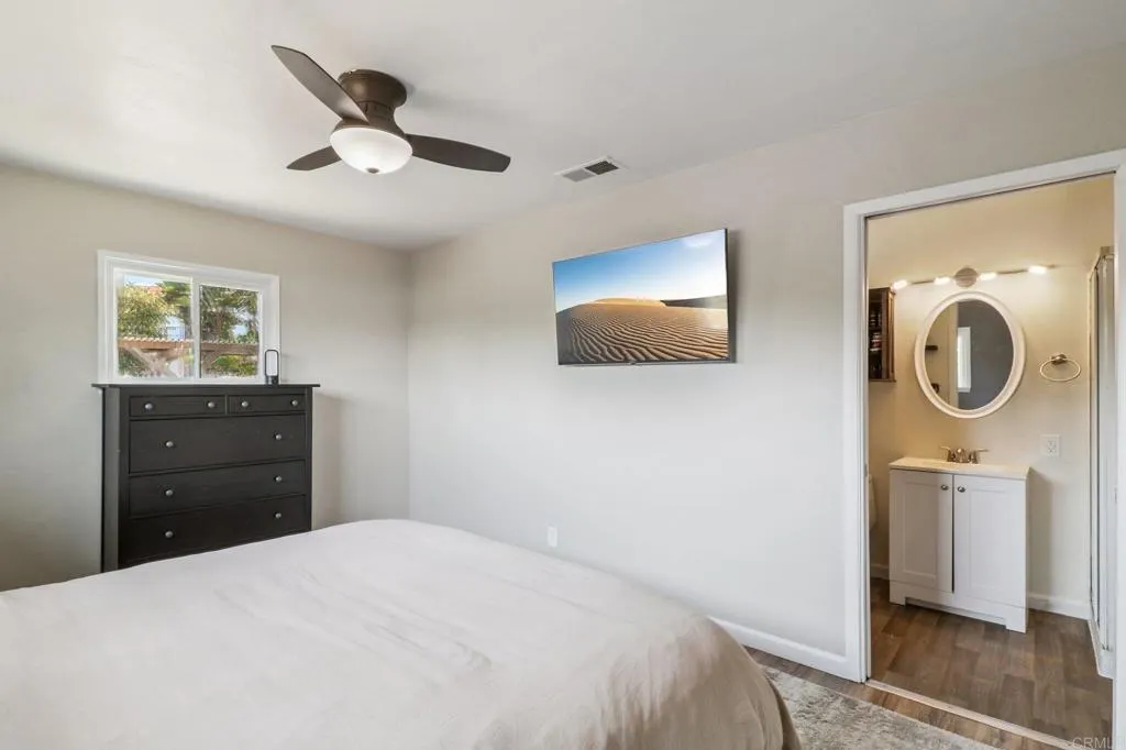 915 Crest View Dr, Vista, California 92081 home-pic-25