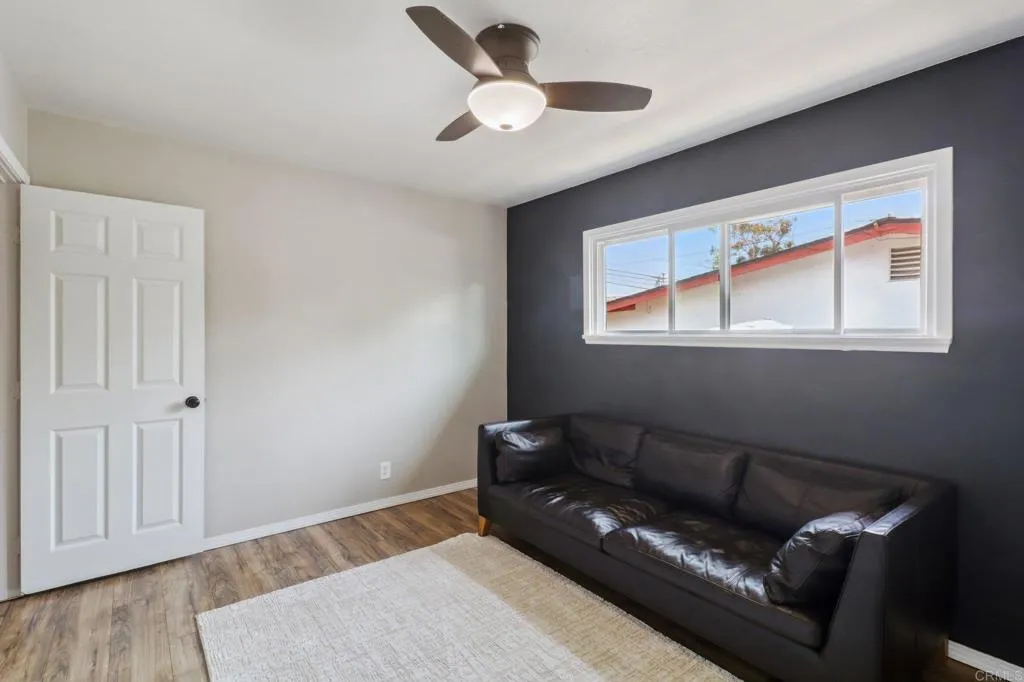 915 Crest View Dr, Vista, California 92081 home-pic-17