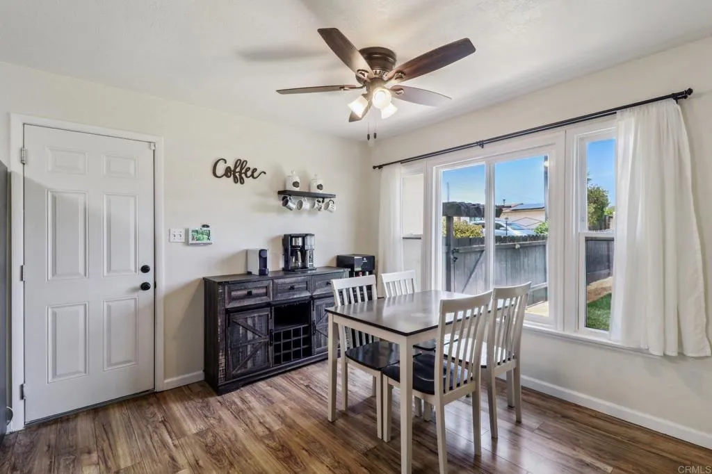 915 Crest View Dr, Vista, California 92081 home-pic-8