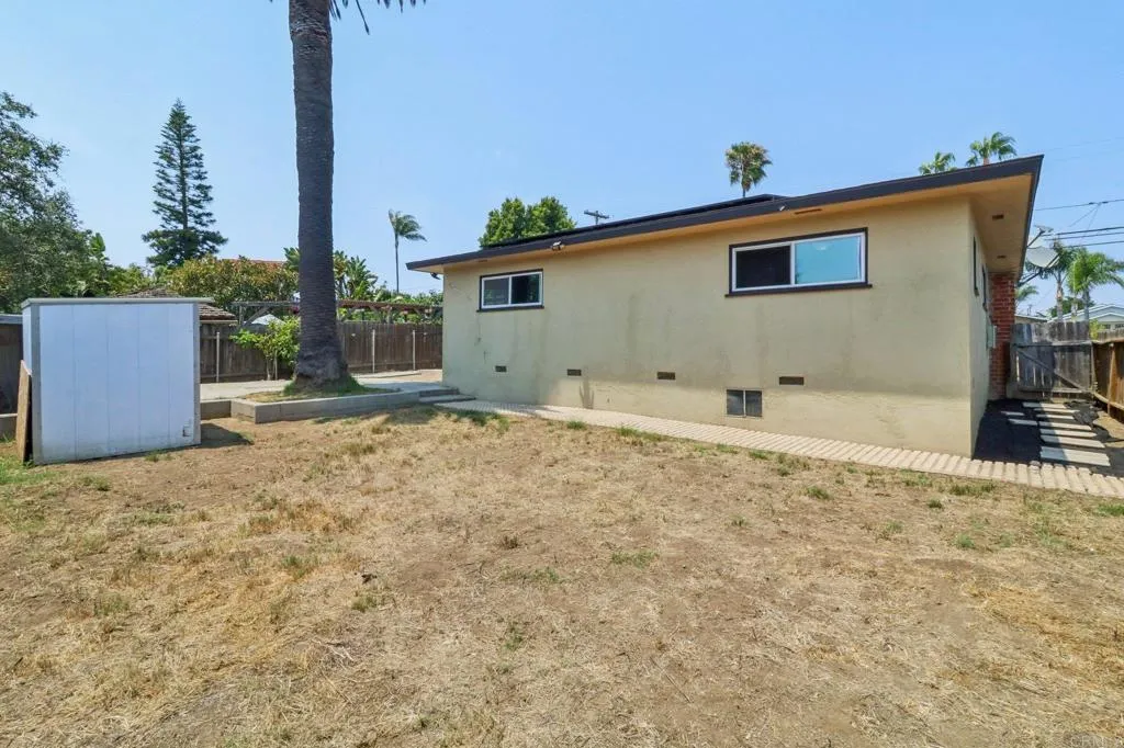 915 Crest View Dr, Vista, California 92081 home-pic-30