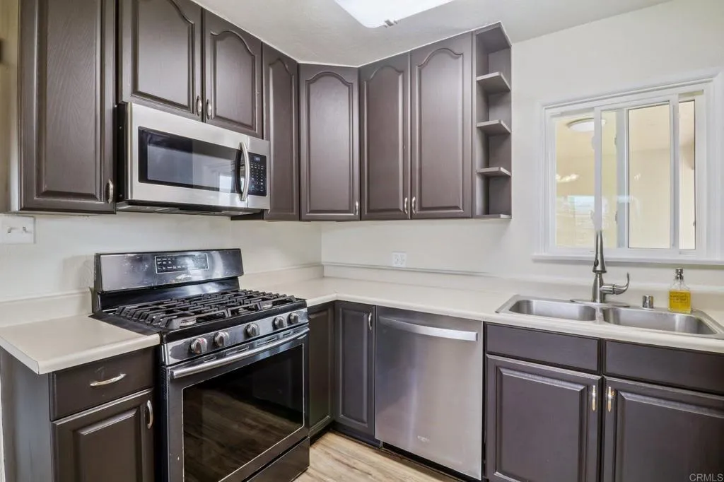 915 Crest View Dr, Vista, California 92081 home-pic-13