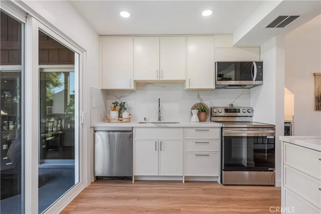 4902 Maytime, Culver City, California 90230 home-pic-12