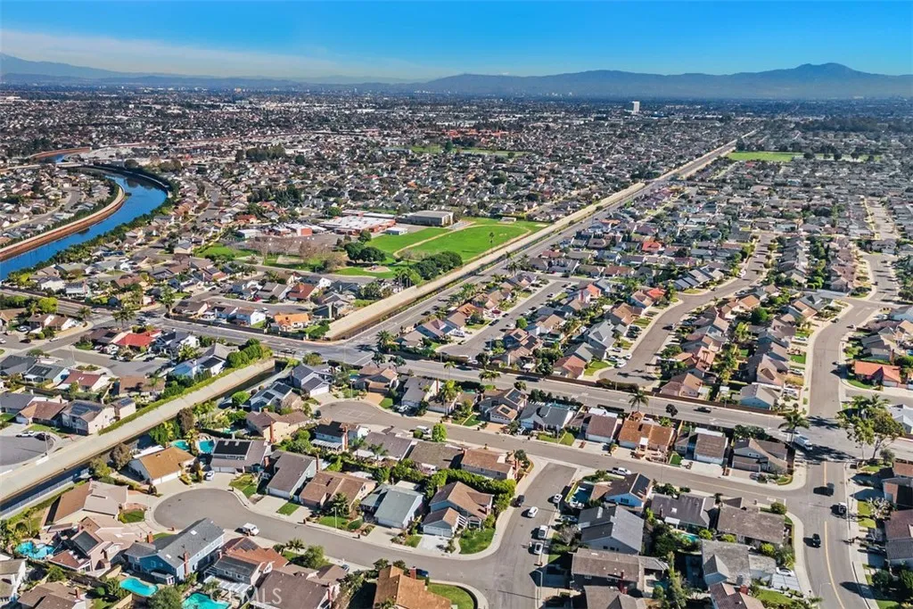 17552 Putney, Huntington Beach, California 92649 home-pic-6