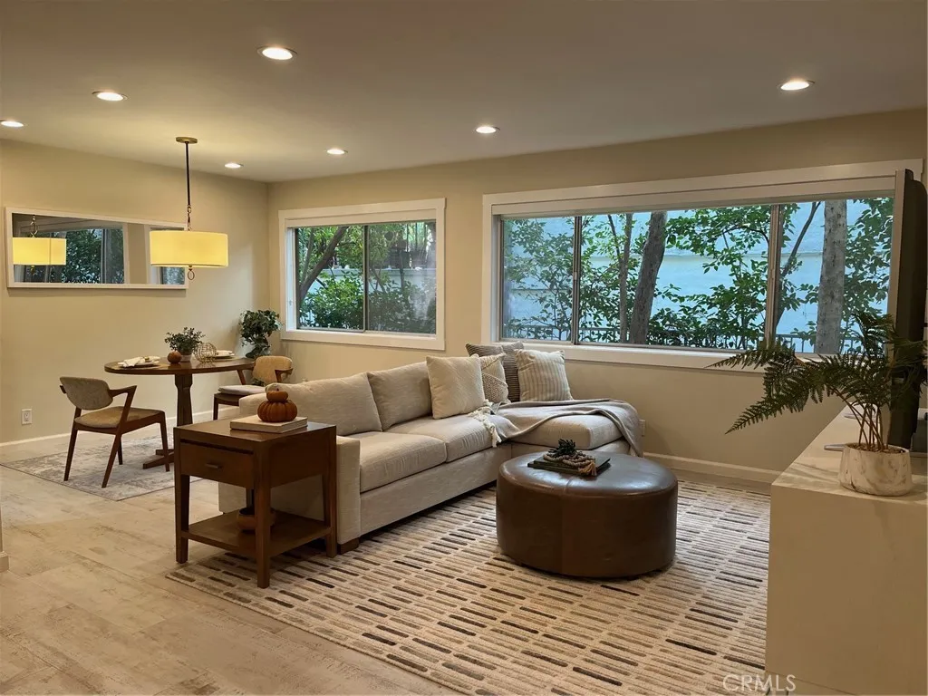 1025 N Kings Rd 105, West Hollywood, California 90069 home-pic-1