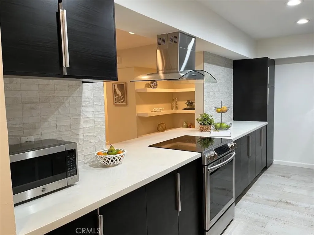1025 N Kings Rd 105, West Hollywood, California 90069 home-pic-13