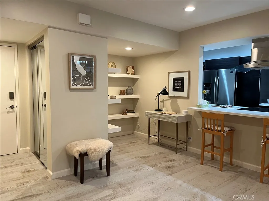 1025 N Kings Rd 105, West Hollywood, California 90069 home-pic-10