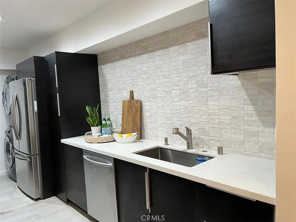1025 N Kings Rd 105, West Hollywood, California 90069 home-pic-14