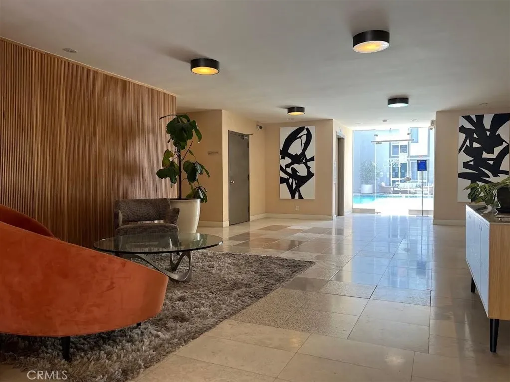 1025 N Kings Rd 105, West Hollywood, California 90069 home-pic-6