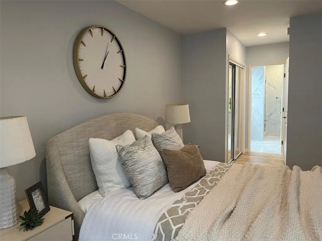 1025 N Kings Rd 105, West Hollywood, California 90069 home-pic-16