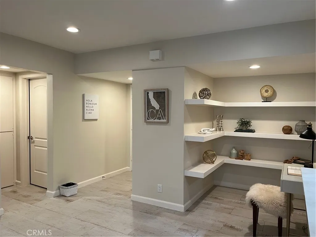 1025 N Kings Rd 105, West Hollywood, California 90069 home-pic-9