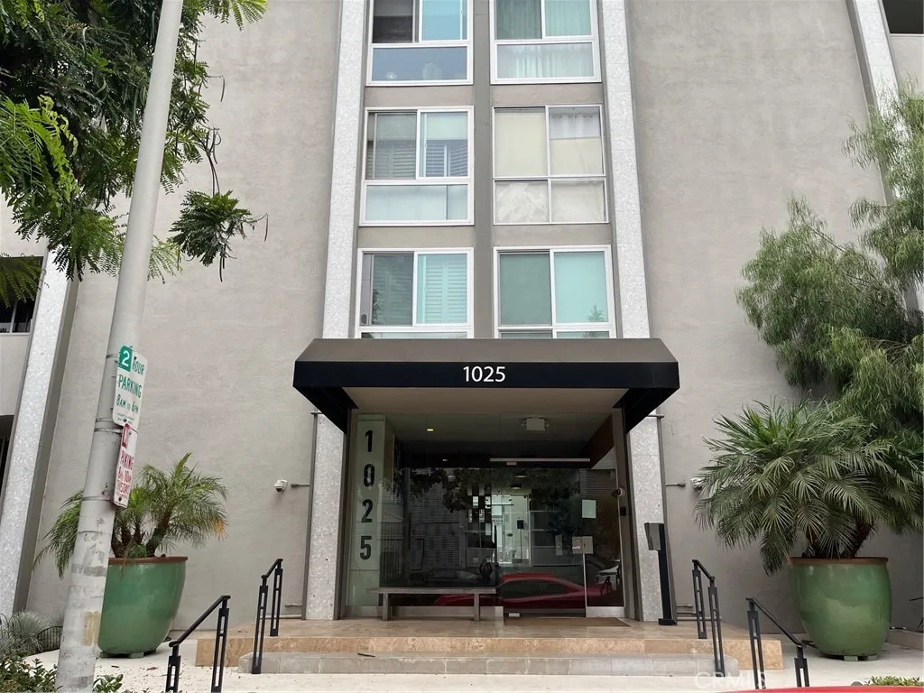 1025 N Kings Rd 105, West Hollywood, California 90069 home-pic-3
