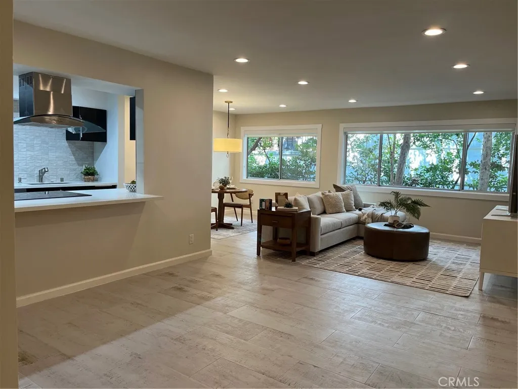 1025 N Kings Rd 105, West Hollywood, California 90069 home-pic-11