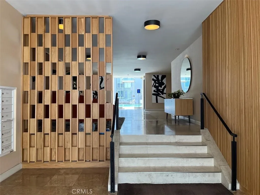 1025 N Kings Rd 105, West Hollywood, California 90069 home-pic-5