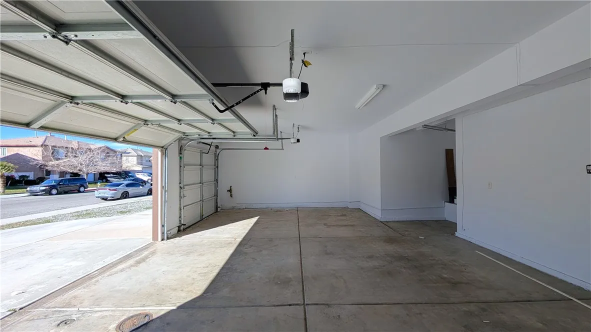 13645 Mayflower, Victorville, California 92392 home-pic-47
