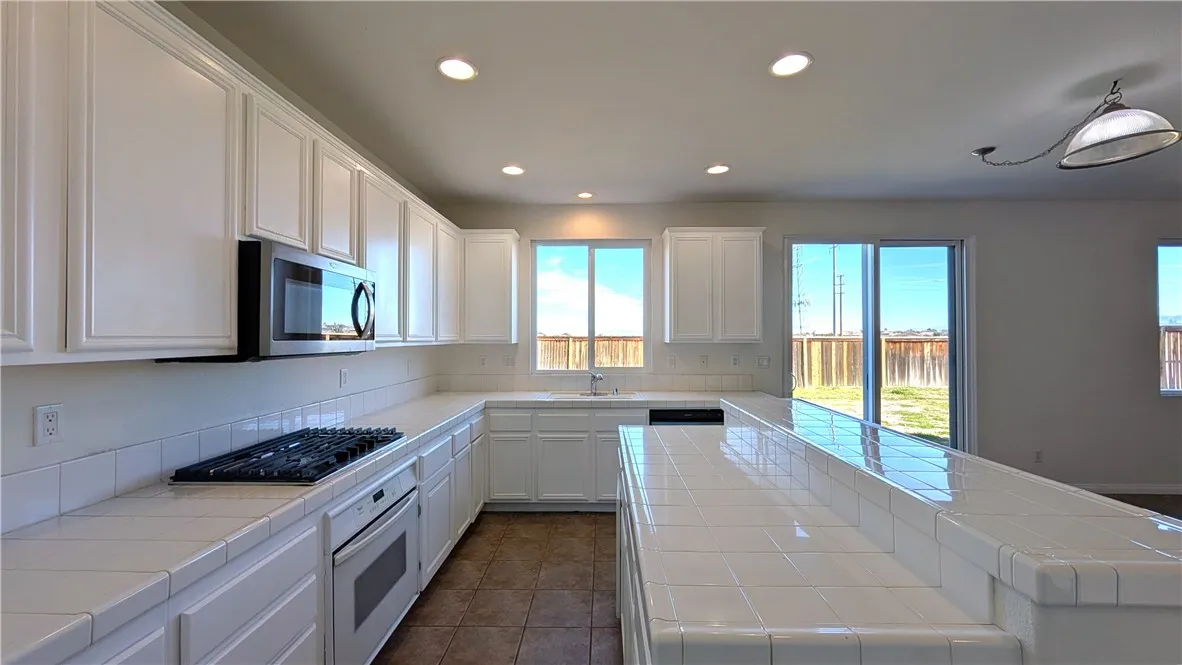 13645 Mayflower, Victorville, California 92392 home-pic-11