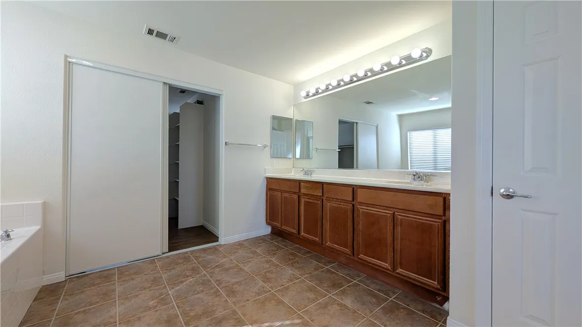 13645 Mayflower, Victorville, California 92392 home-pic-28