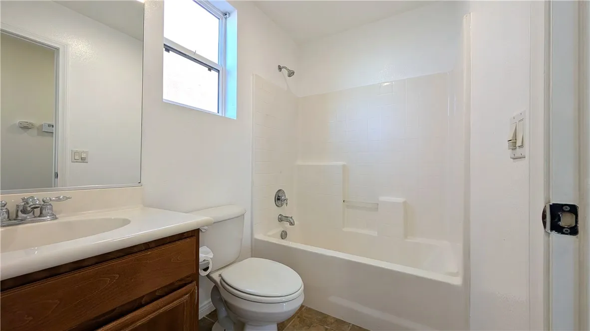 13645 Mayflower, Victorville, California 92392 home-pic-19