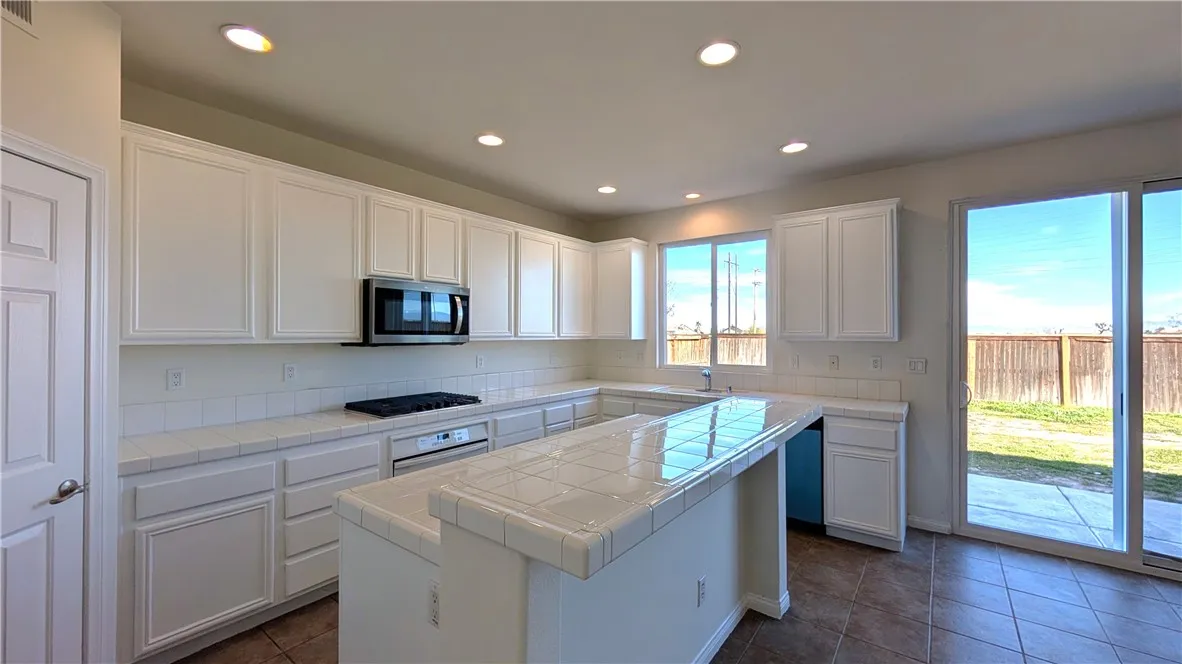 13645 Mayflower, Victorville, California 92392 home-pic-10