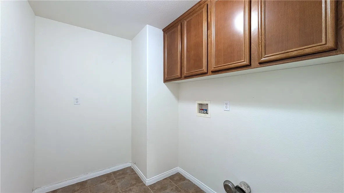 13645 Mayflower, Victorville, California 92392 home-pic-20
