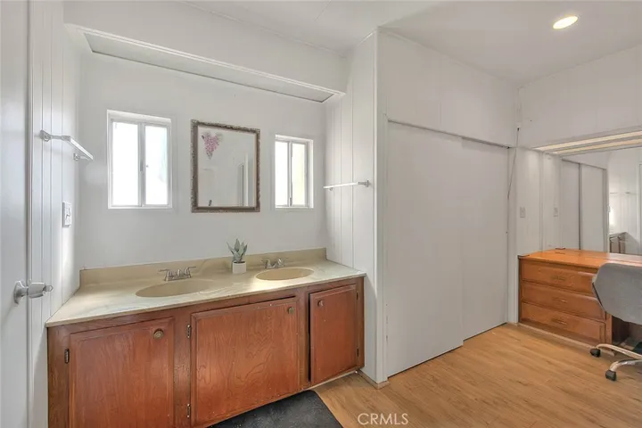 Dual sinks in Master bathroom