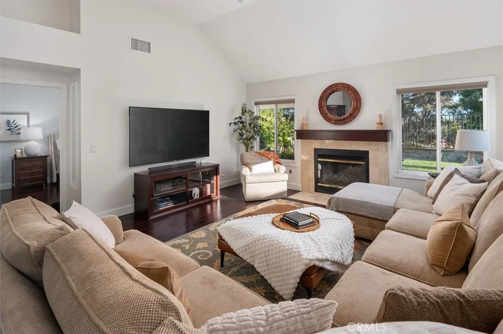 25912 Bellis, Valencia, California 91355 home-pic-41