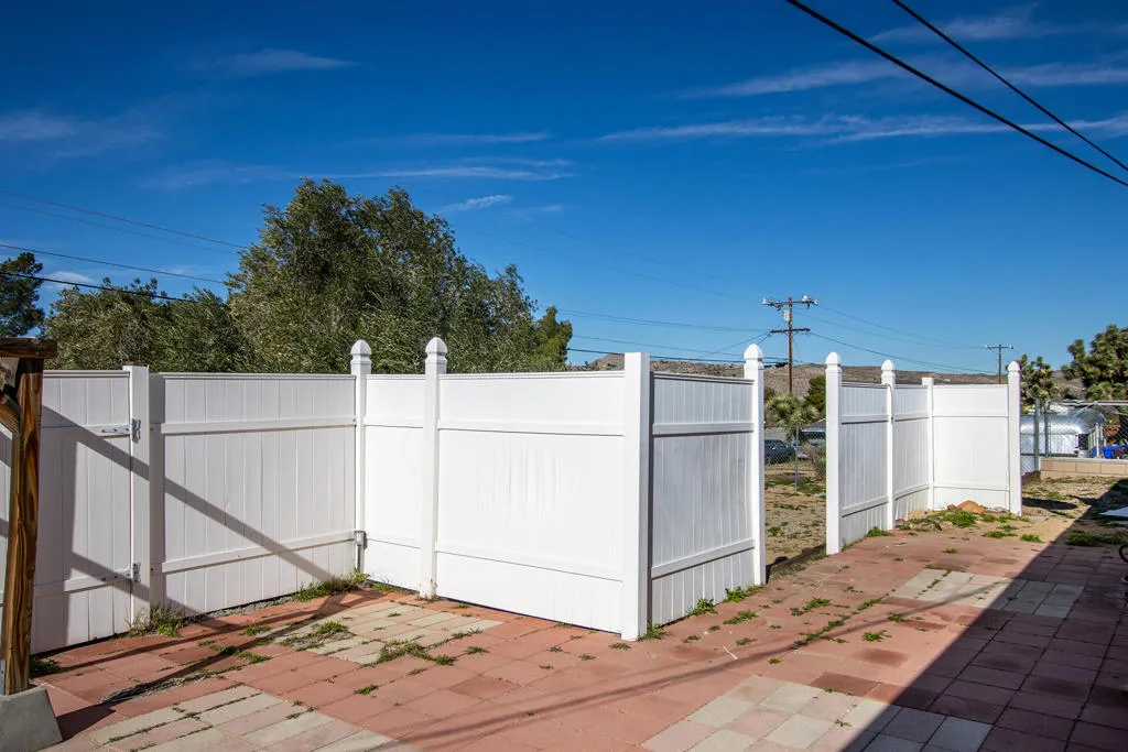 7348 Palomar Avenue, Yucca Valley, California 92284 home-pic-24