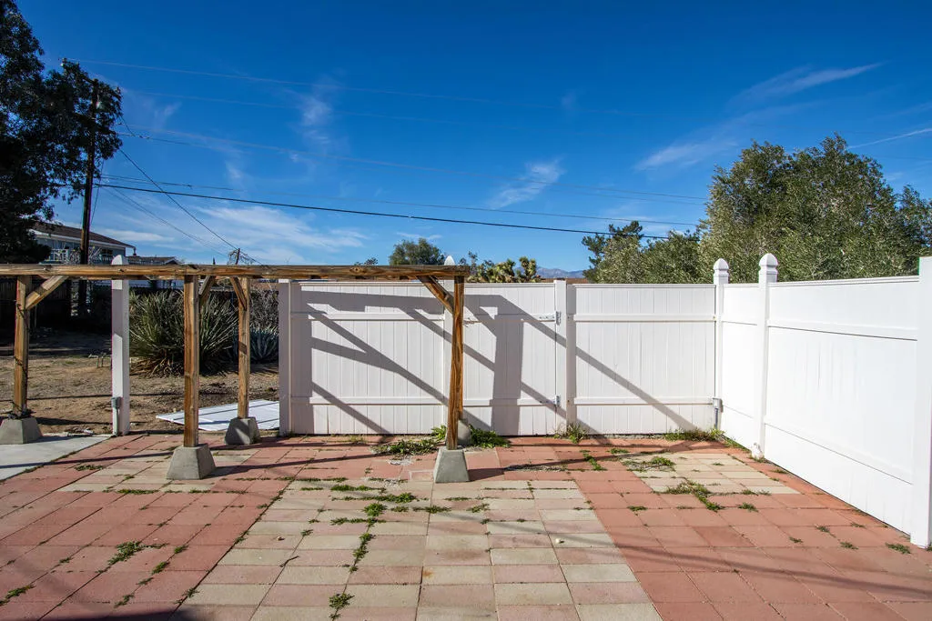 7348 Palomar Avenue, Yucca Valley, California 92284 home-pic-21