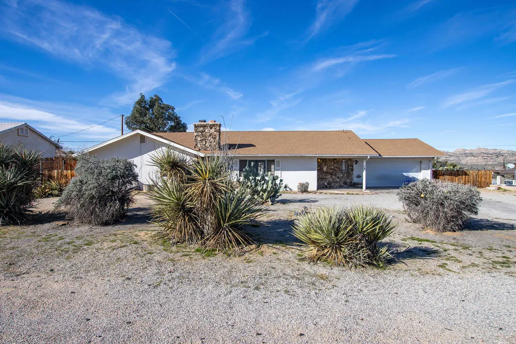7348 Palomar Avenue, Yucca Valley, California 92284 home-pic-2
