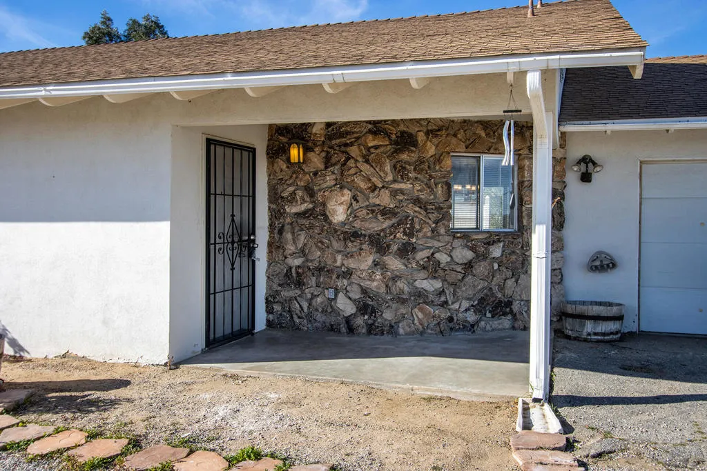 7348 Palomar Avenue, Yucca Valley, California 92284 home-pic-6