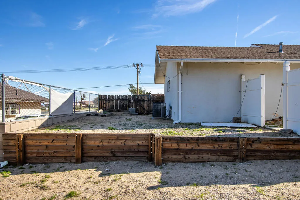 7348 Palomar Avenue, Yucca Valley, California 92284 home-pic-29