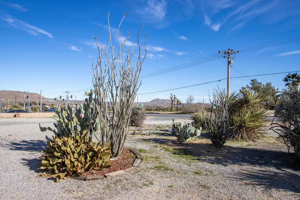 7348 Palomar Avenue, Yucca Valley, California 92284 home-pic-4