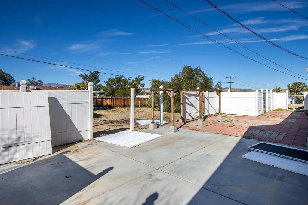 7348 Palomar Avenue, Yucca Valley, California 92284 home-pic-22