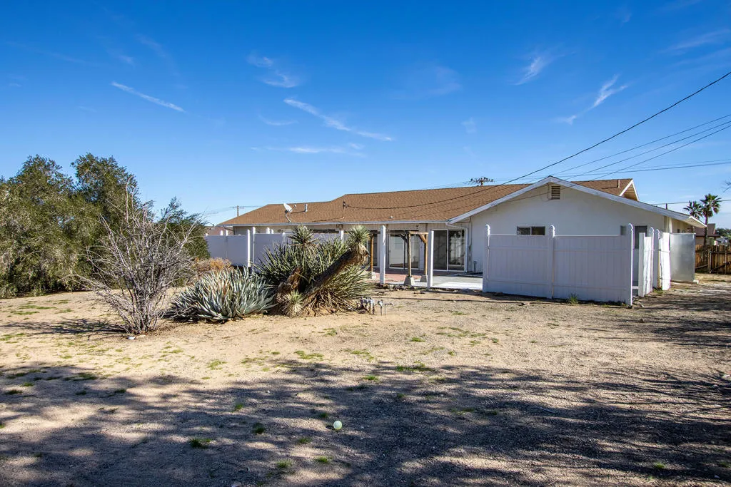 7348 Palomar Avenue, Yucca Valley, California 92284 home-pic-27