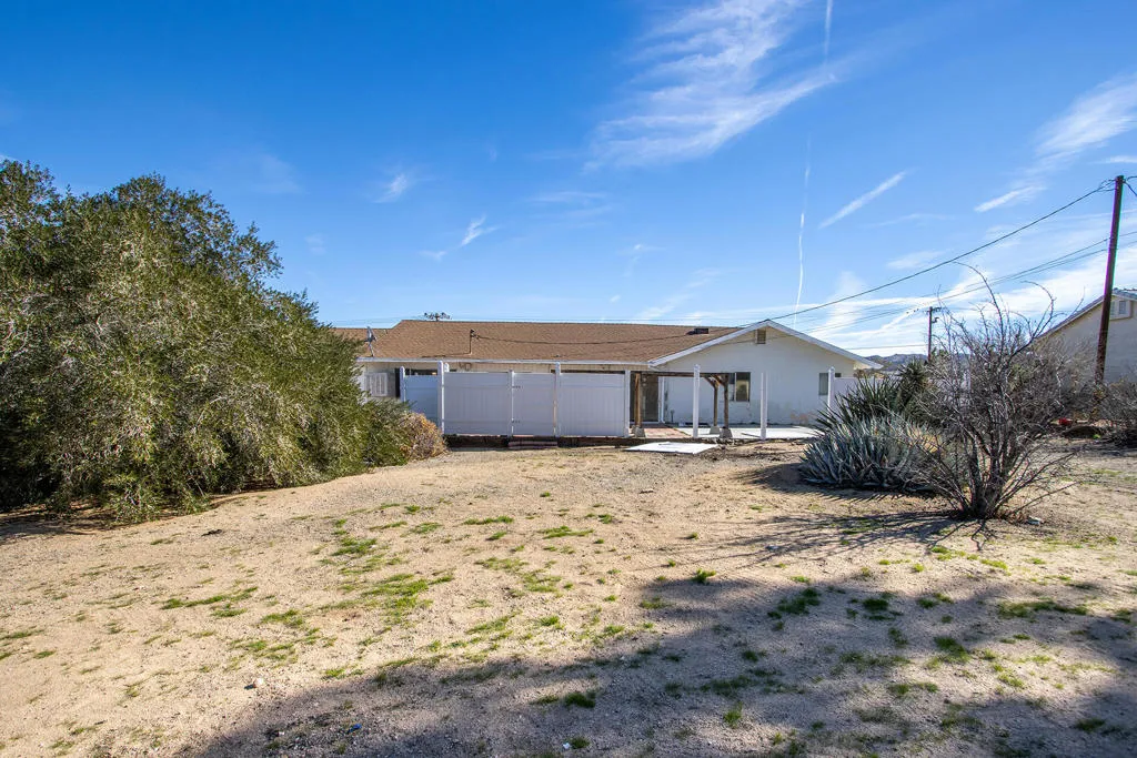 7348 Palomar Avenue, Yucca Valley, California 92284 home-pic-28