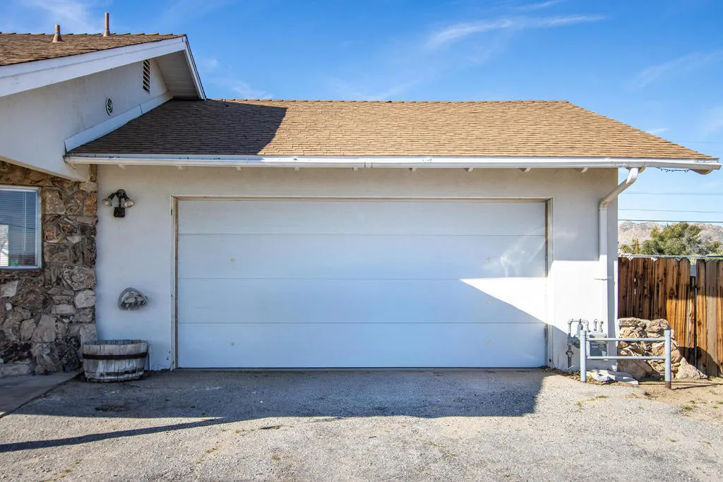 7348 Palomar Avenue, Yucca Valley, California 92284 home-pic-5